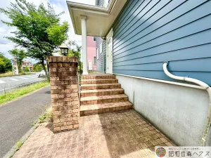 大網白里市季美の森南5丁目中古戸建て　玄関アプローチ