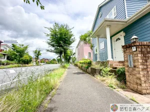 大網白里市季美の森南5丁目中古戸建て　歩道